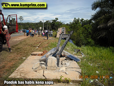 Gambar-Gambar Kemalangan Ngeri Bas Ekspres