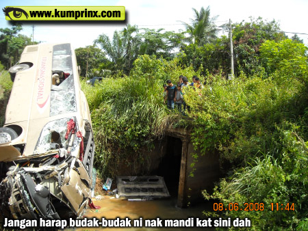 Gambar-Gambar Kemalangan Ngeri Bas Ekspres